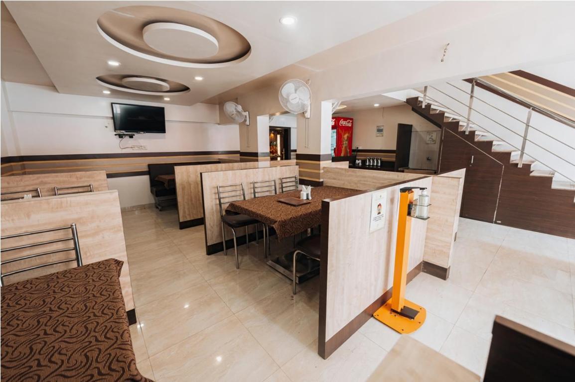 Hotel Krushna Inn Тримбак Экстерьер фото